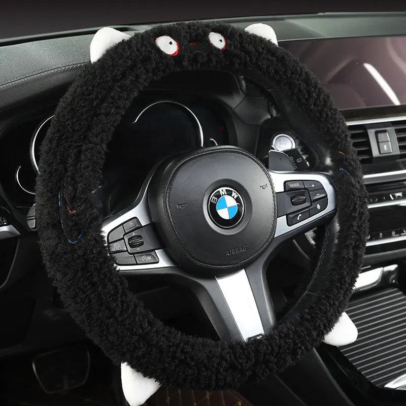 卡通羊羔绒方向盘套 | 冬季温暖又萌趣的无内圈熊猫把套,98%车型通用